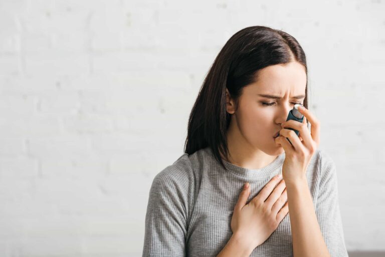 Asthma-Behandlung: Neue Therapie mit dem Antikörper Benralizumab - Betroffene brauchen weniger Kortison-Spray.